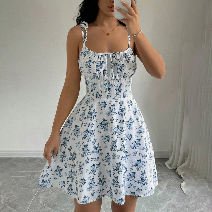 Casual dames A-lijn jurk met opvallende bloemenprint, een luchtige en elegante keuze voor de zomer en vakantie.