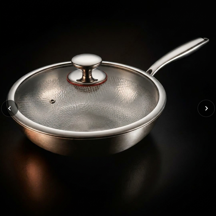 Duurzame titanium wokpan met glazen deksel, ideaal voor inductie en gezond koken. PFAS-vrij keukengerei.