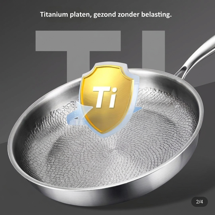 Professionele MVB26 titanium koekenpan, perfect voor het antiaanbak bakken en grillen van biefstuk.