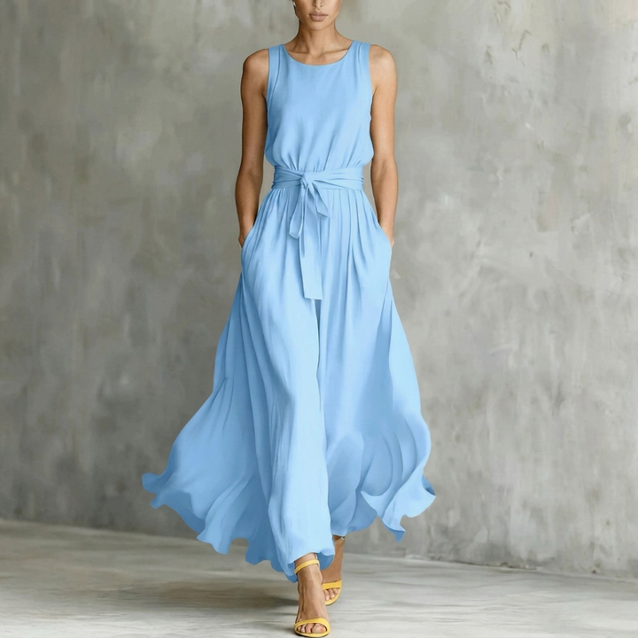Comfortabele maxi-jurk voor dames met trendy vetersluiting. Mouwloos, elegant en perfecte vakantie jurk voor de zomer.