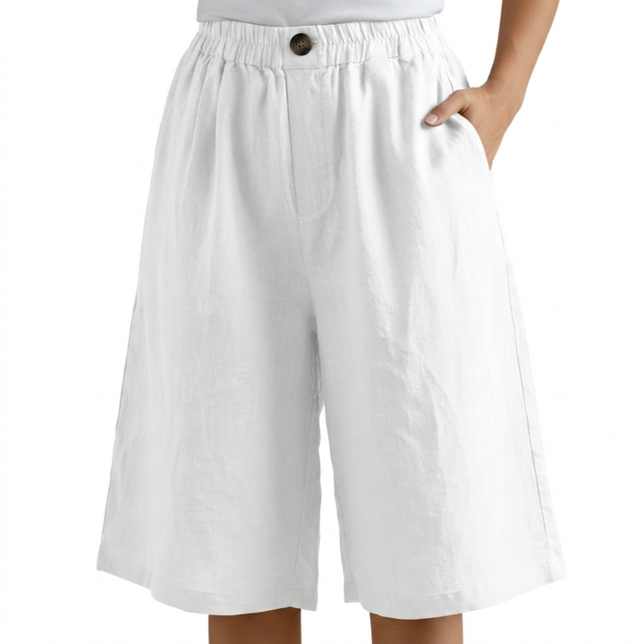 Modieuze dames cropped zomershort van ademend katoen-linnen, perfect voor strandkleding of vakantie.