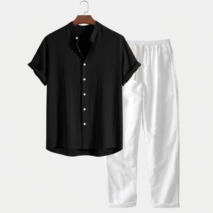 Casual heren set met kortemouw shirt en relaxte broek. Ideaal voor een comfortabele zomerse look.