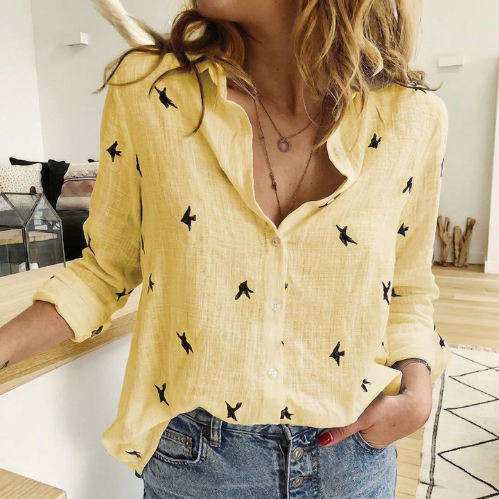 Tijdloze damesblouse CJ26 met klassieke kraag, lange mouwen; geschikt voor zakelijk en feestelijk.