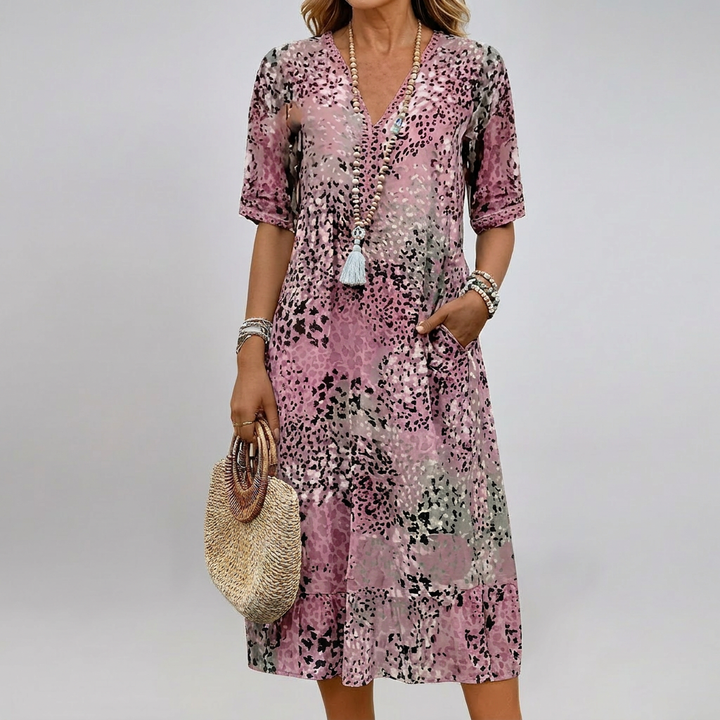 Vrouwelijke kanten zomerjurk met elegante V-hals en korte mouwen, comfortabel en modieus voor elke vrouw.