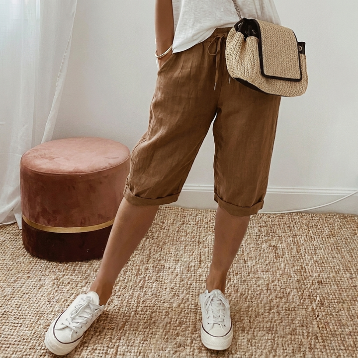 Trendy cropped damesbroek met losse pasvorm en elastische tailleband. Essentieel voor een zomers silhouet.