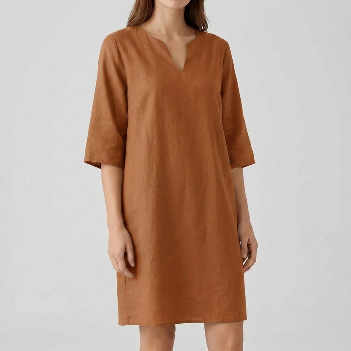 Tijdloze elegantie met deze vintage midi-jurk. Damesjurk met korte mouwen en A-lijn model, ideaal voor een zomerse dag.