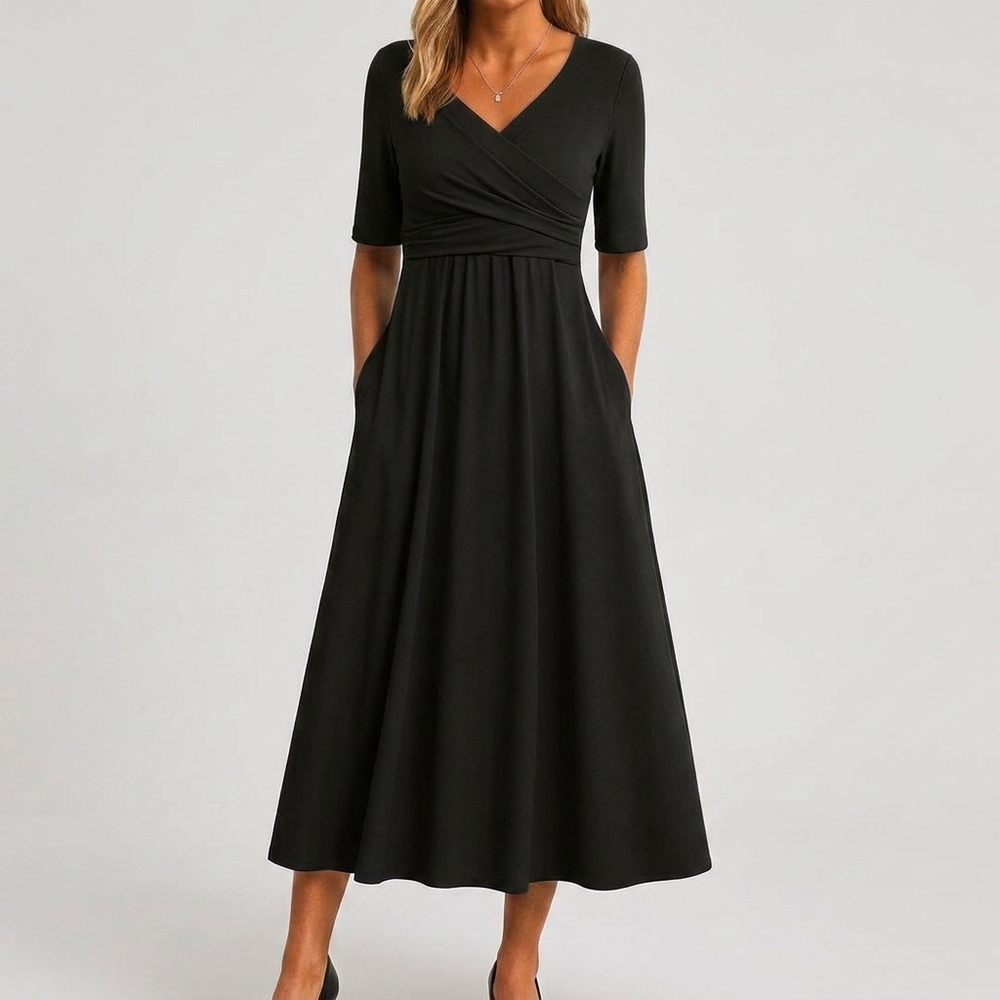 Comfortabele effen dames zomerjurk met V-hals. Ideaal voor casual en elegante zomerdagen.