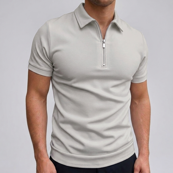 Detail van stijlvolle kraag en knopen op comfortabel heren poloshirt met korte mouwen voor zomerse mode.