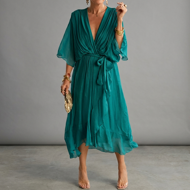 Comfortabele plus size damesjurk met vleermuismouwen. Elegante, casual stijl met asymmetrische zoom.