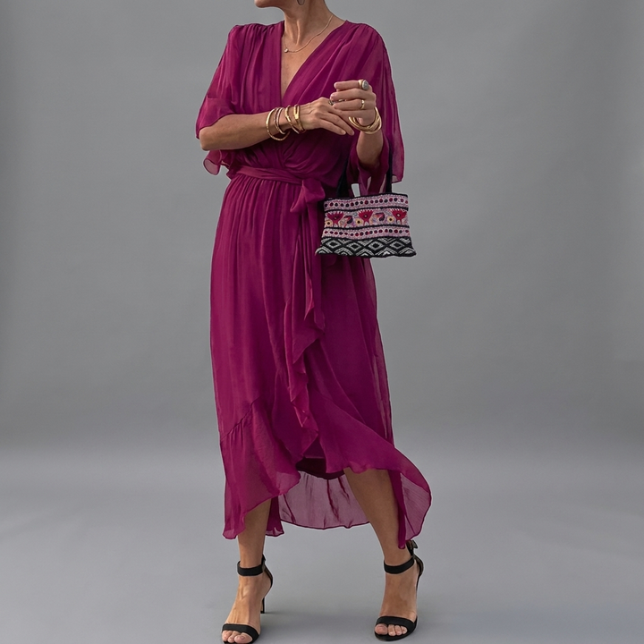 Zachte, comfortabele damesjurk met vleermuismouwen en elegante asymmetrische snit. Ideaal voor vrouwen.