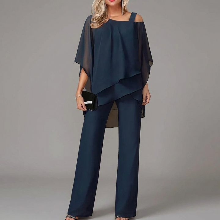Comfortabele dames set: effen vleermuistop en rechte broek. Perfect voor dagelijkse mode en diverse seizoenen.