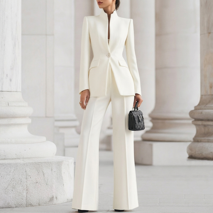 Stijlvol zwart dames tweedelig pak CJ26, inclusief blazer en bijpassende broek, perfect voor casual chic en elegante outfits.