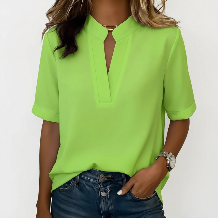 Zacht basic dames t-shirt met effen design, korte mouwen en comfortabele losse pasvorm voor de zomer.