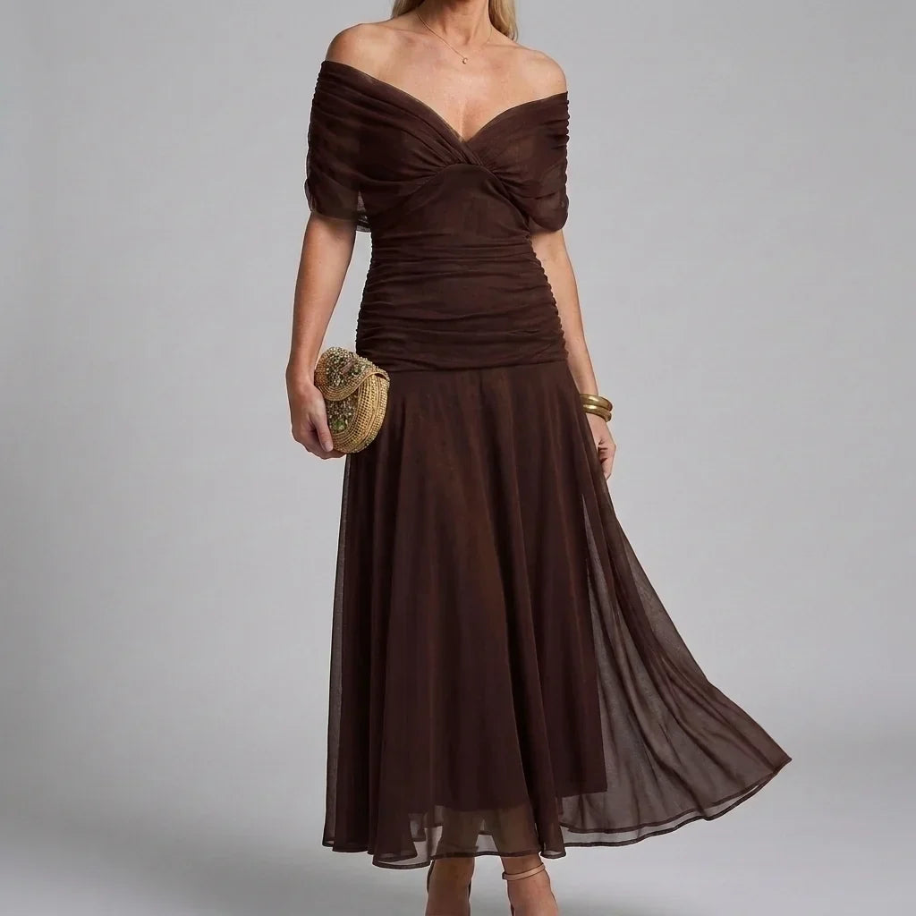 Elegante dames maxi-jurk met V-hals en A-lijn, perfect voor de zomer.
