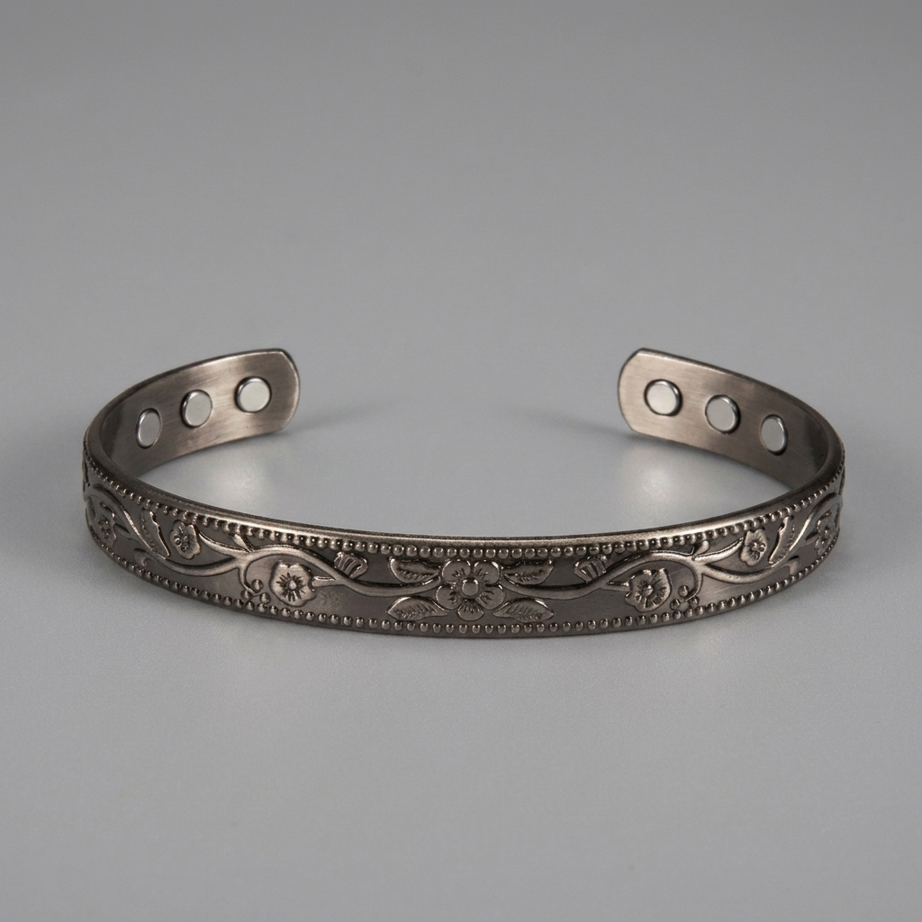 Elegant koperen unisex sieraad: een comfortabele magnetische therapie armband, perfect als uniek accessoire.