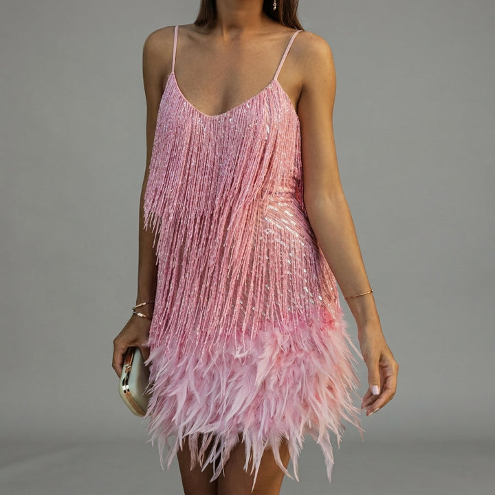 Glamoureuze dames pailletten jurk met elegante kwastjes en veren, perfecte feestjurk of galajurk.