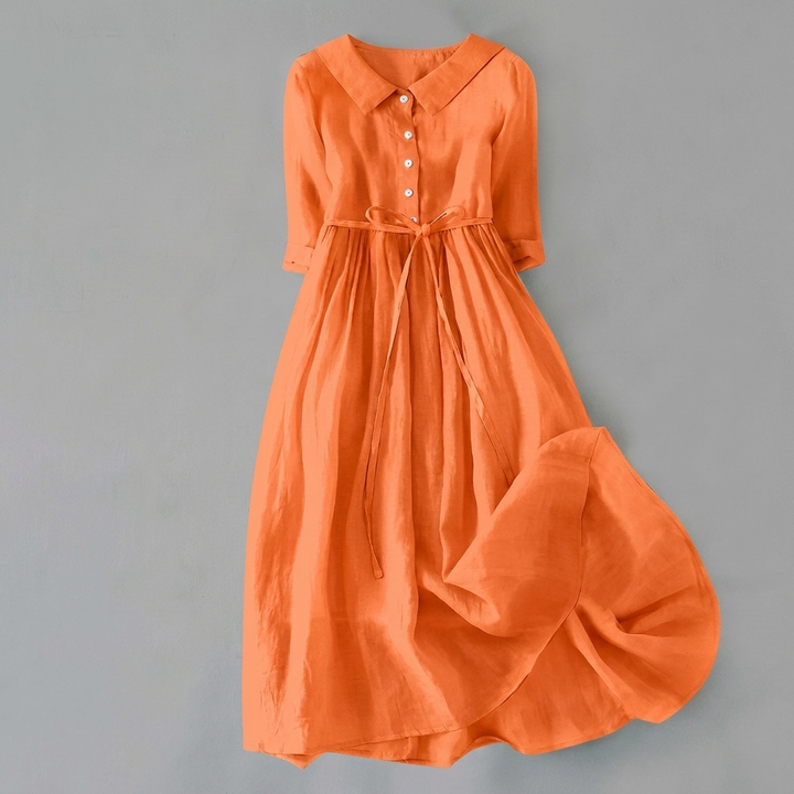 Vrouwelijke vintage plissé rok met chique veterdetail. Lange damesrok in retro stijl, ideaal voor zomerse dagen.
