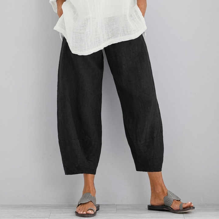 Zomerse dames capribroek CJ26, effen en ruimvallend. Ideaal voor casual comfort in lente en zomer.