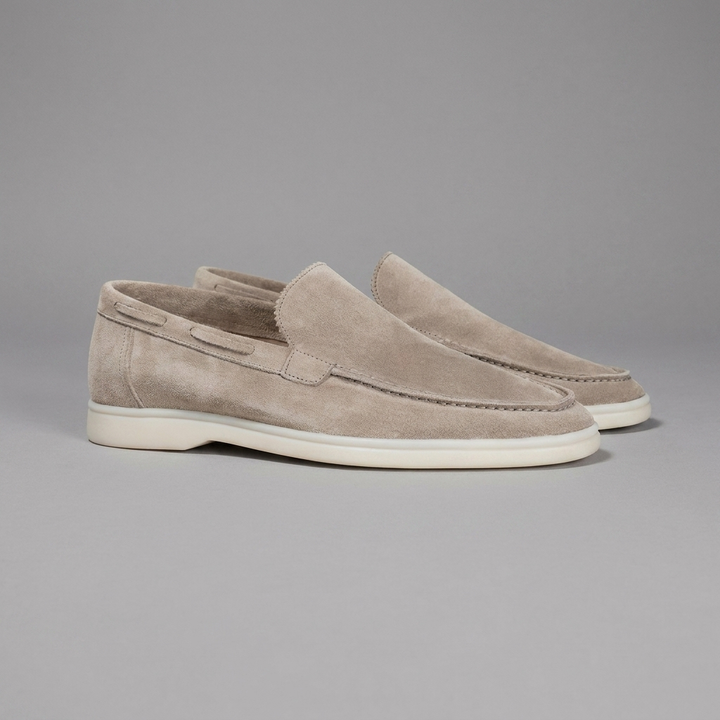 Comfortabele heren slip-on instappers met platte zool, ideaal als zomerschoenen of reisschoenen.
