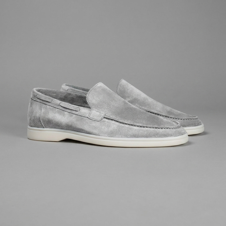 Detail van matte afwerking op comfortabele heren instap loafers, met nadruk op de textuur.
