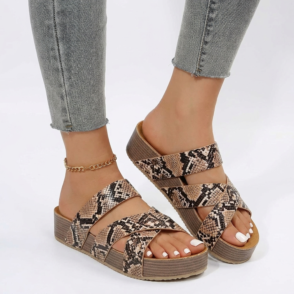 Lichtgewicht platformsandalen dames met slangenprint en kruisbanden, grote maten. Perfecte moderne vakantieschoenen.
