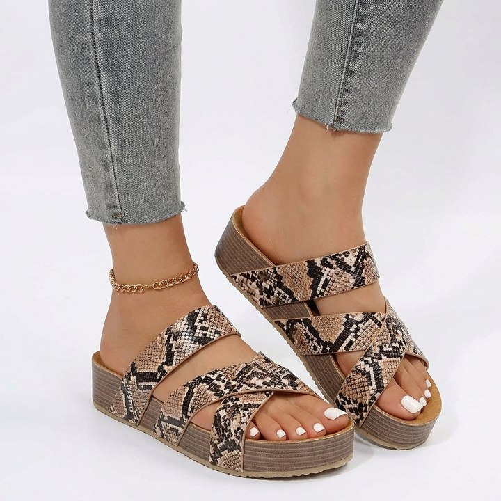 Lichtgewicht platformsandalen dames met slangenprint en kruisbanden, grote maten. Perfecte moderne vakantieschoenen.