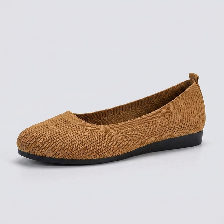 Zomerse platte instappers voor dames, met ronde neus. Stijlvol en comfortabel voor lange wandelingen.
