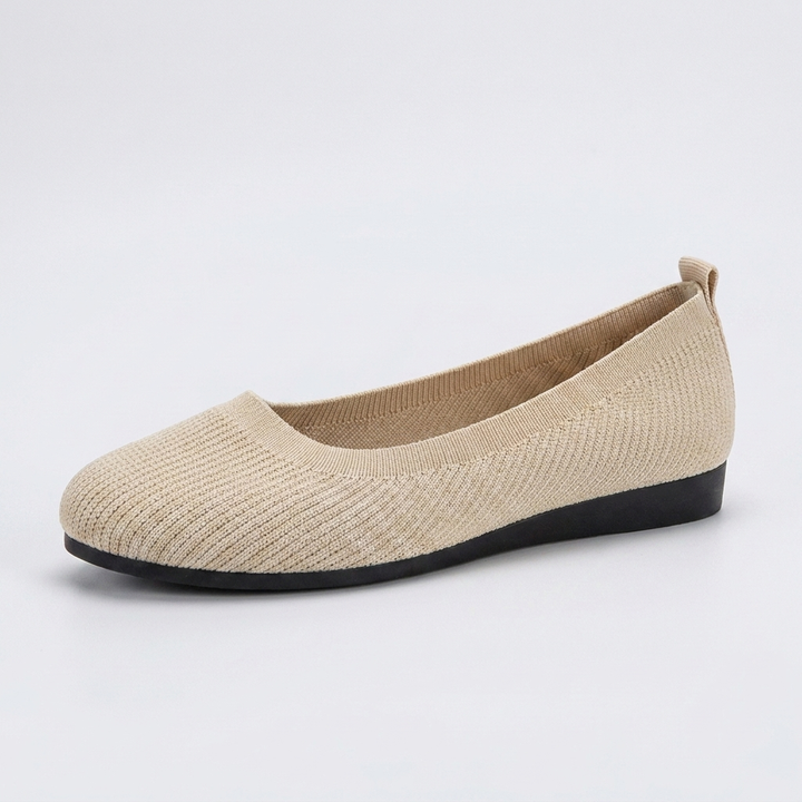 Elegante casual dames schoenen met platte zool en ronde neus, makkelijk aan te trekken.
