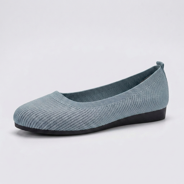 Dagelijkse dames schoenen: platte instappers met ronde neus, ademend materiaal voor comfort op warme dagen.