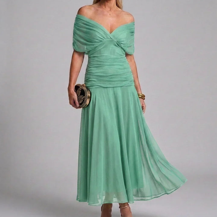 Luchtige dames maxi-jurk met V-hals, perfect voor warme zomerdagen en vakantie.