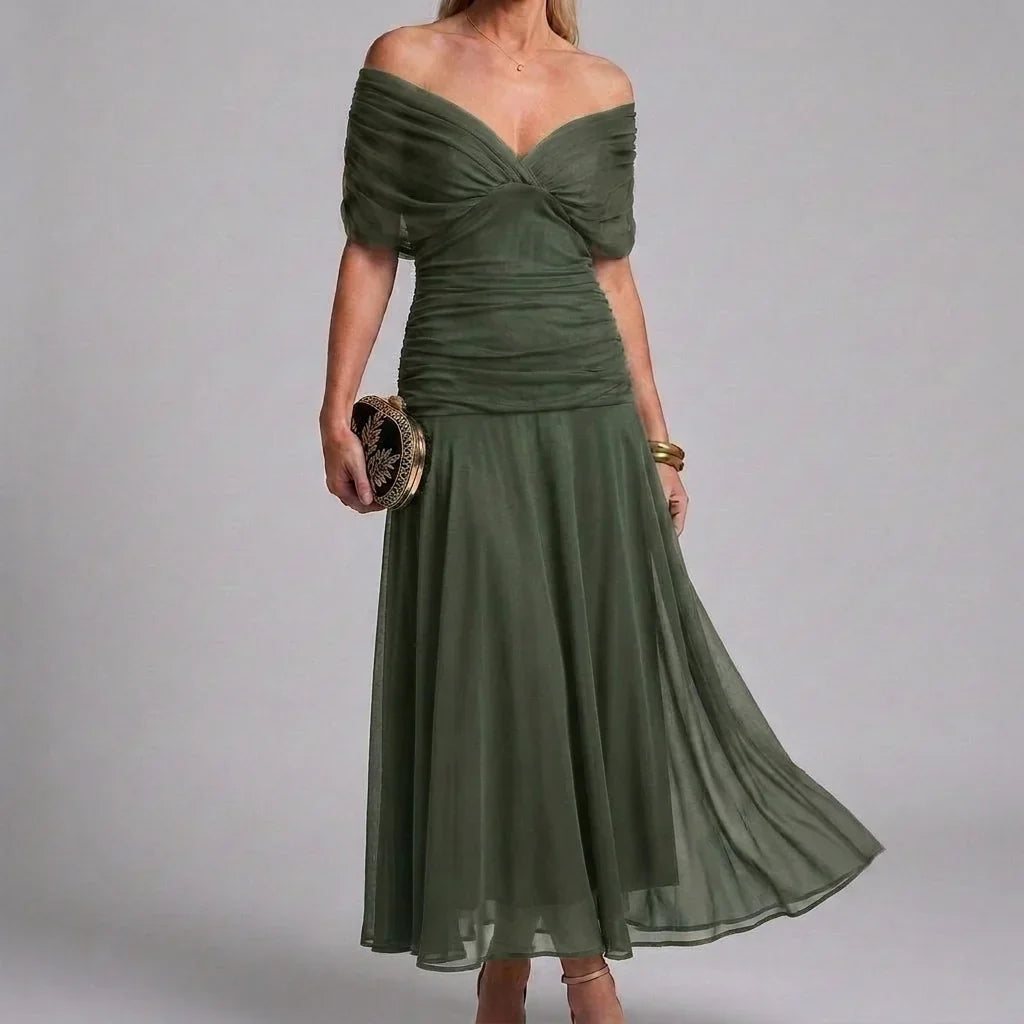 Stijlvolle A-lijn zomerjurk voor dames met V-hals, zowel casual als chic.
