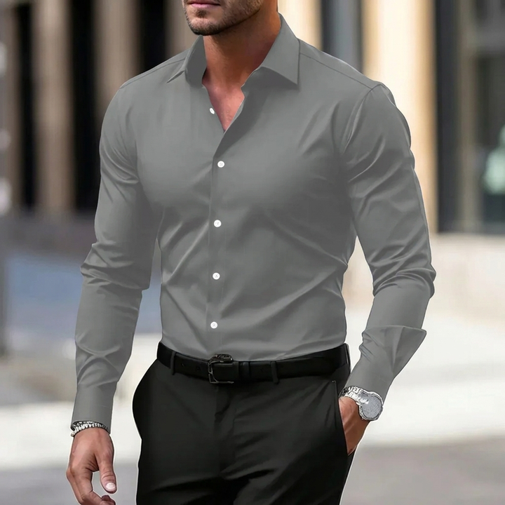 Elegant heren overhemd voor mannen, met lange mouwen en een klassieke kraag, zowel casual als zakelijk te dragen.