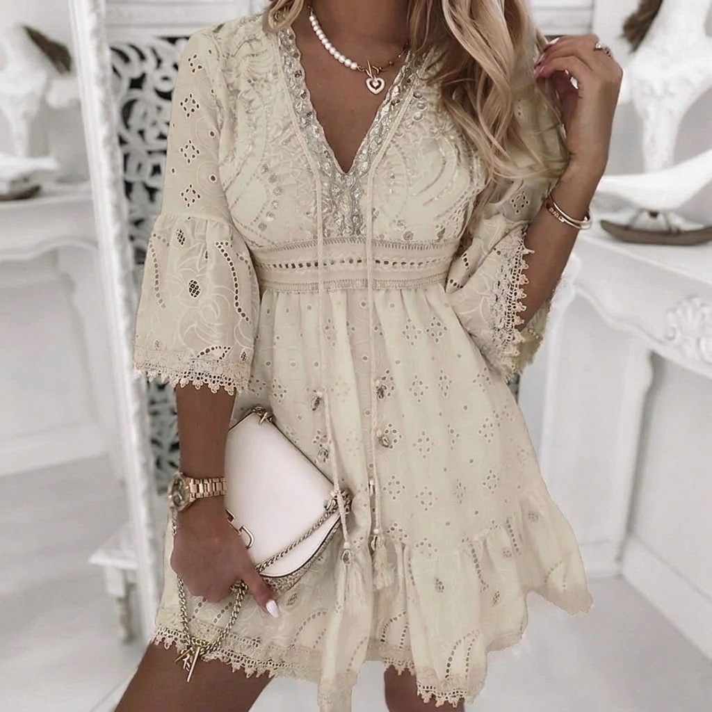Elegante dames midi-jurk met V-hals, verfijnd borduurwerk en driekwartmouw, ideaal voor zomer of lente.