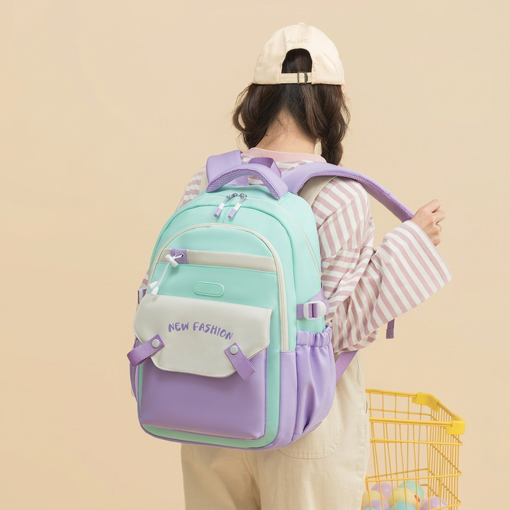 Jeugdige casual rugzak in levendige kleuren, ideaal voor studenten en reizen.