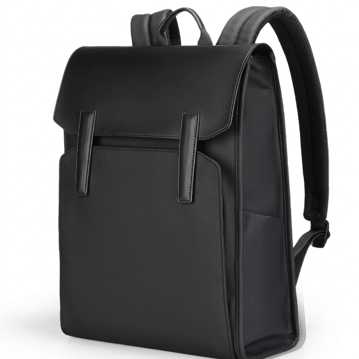 Zwarte grote heren laptoprugzak voor werk, studie en reizen met veel opbergruimte.