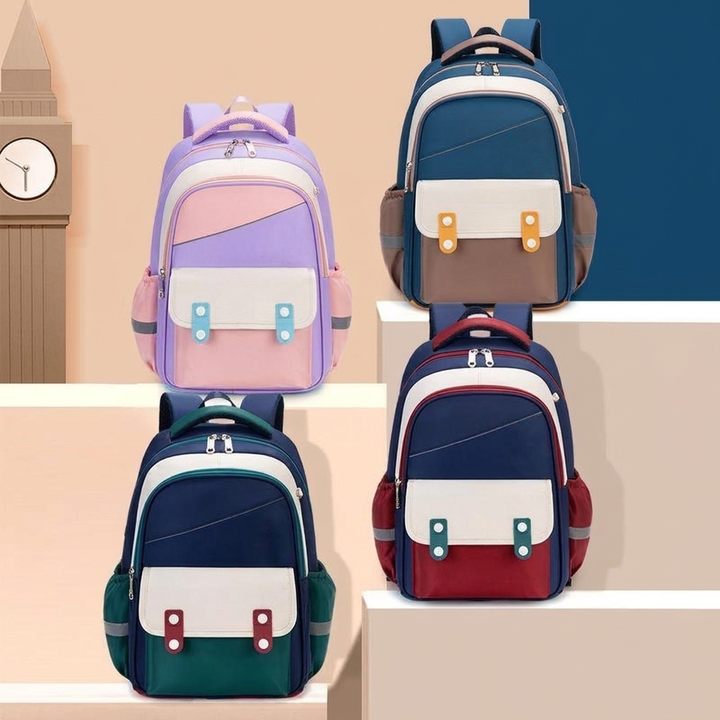 Praktische rode kinderrugzak met veel ruimte. Stevige schooltas voor basisschoolkinderen en schoolreisjes.