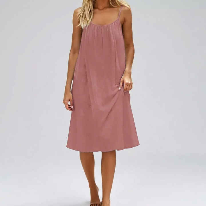 Modieuze zomerjurk met open rug design en verstelbare spaghettibandjes, een must-have voor vrouwen.