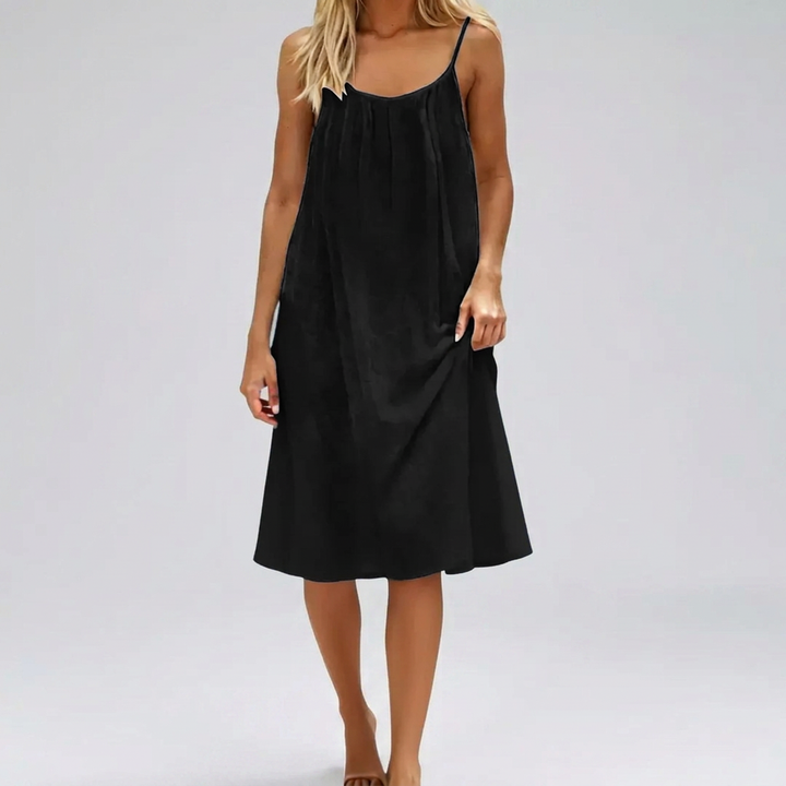 Veelzijdige dames zomerjurk, geschikt als strandjurk of feestjurk, met elegante open rug en bandjes.