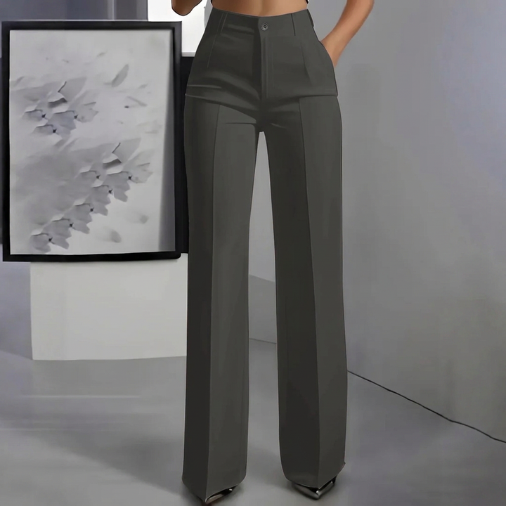 Zakelijke dames pantalon, straalt elegantie uit met de hoge taille en tijdloze rechte pijpen.