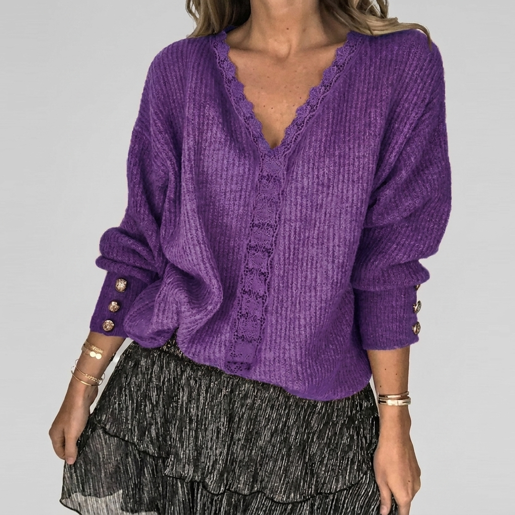 Comfortabele en elegante damesblouse met V-hals en opengewerkte details, ideaal voor de zomer.