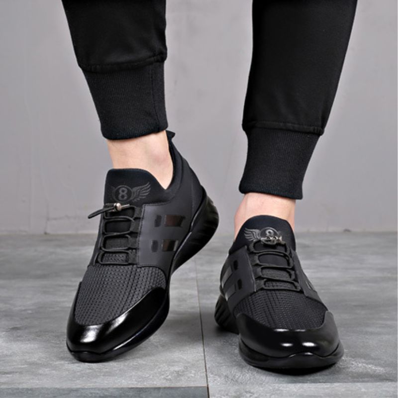 Robuuste zool en stijlvol design van de zwarte heren high-top vetersneakers, voor optimale grip.