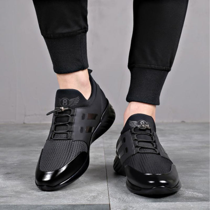 Robuuste zool en stijlvol design van de zwarte heren high-top vetersneakers, voor optimale grip.