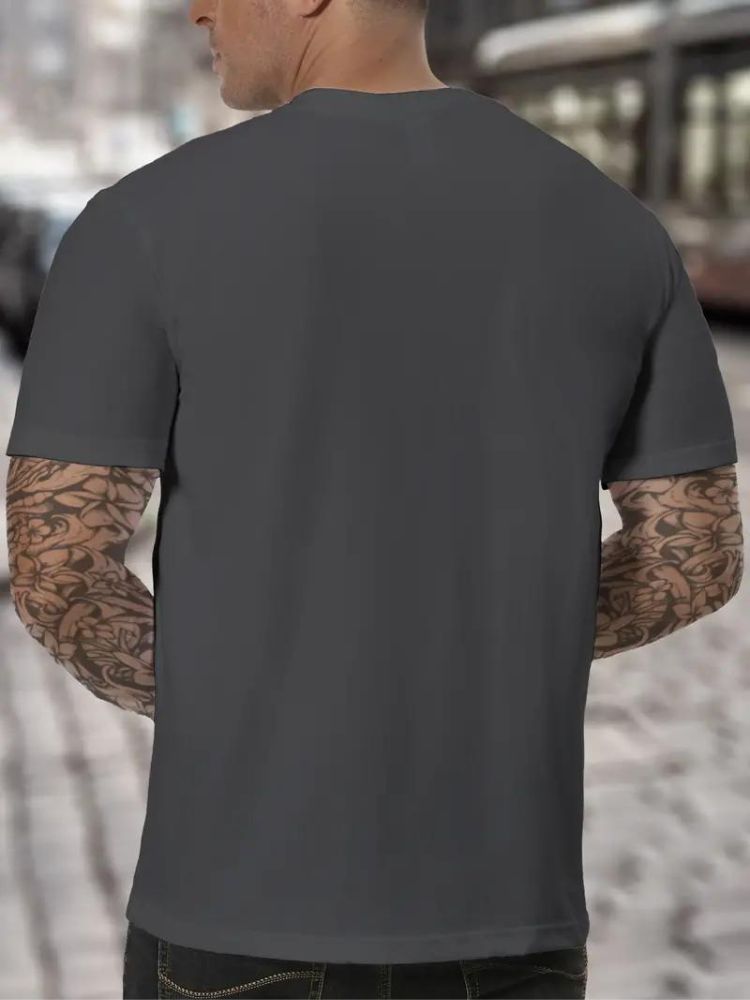 Stijlvol heren T-shirt met opstaande kraag, een must-have voor lentecollectie.