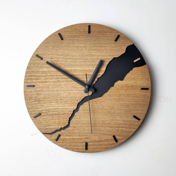 Nuvoro design wandklok van natuurlijk hout, luxe toevoeging aan elk modern en strak interieur.