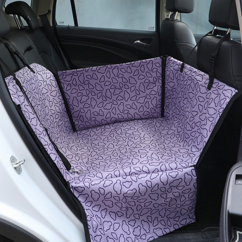Waterdichte honden autostoel voor veilig en comfortabel reizen. Beschermt auto interieur tegen vuil en haren.