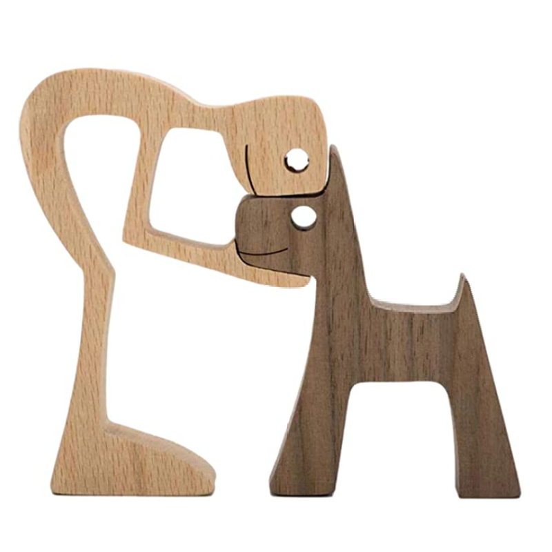 Abstracte handgemaakte houten sculptuur die de harmonie tussen mens en hond verbeeldt, unieke kunst.