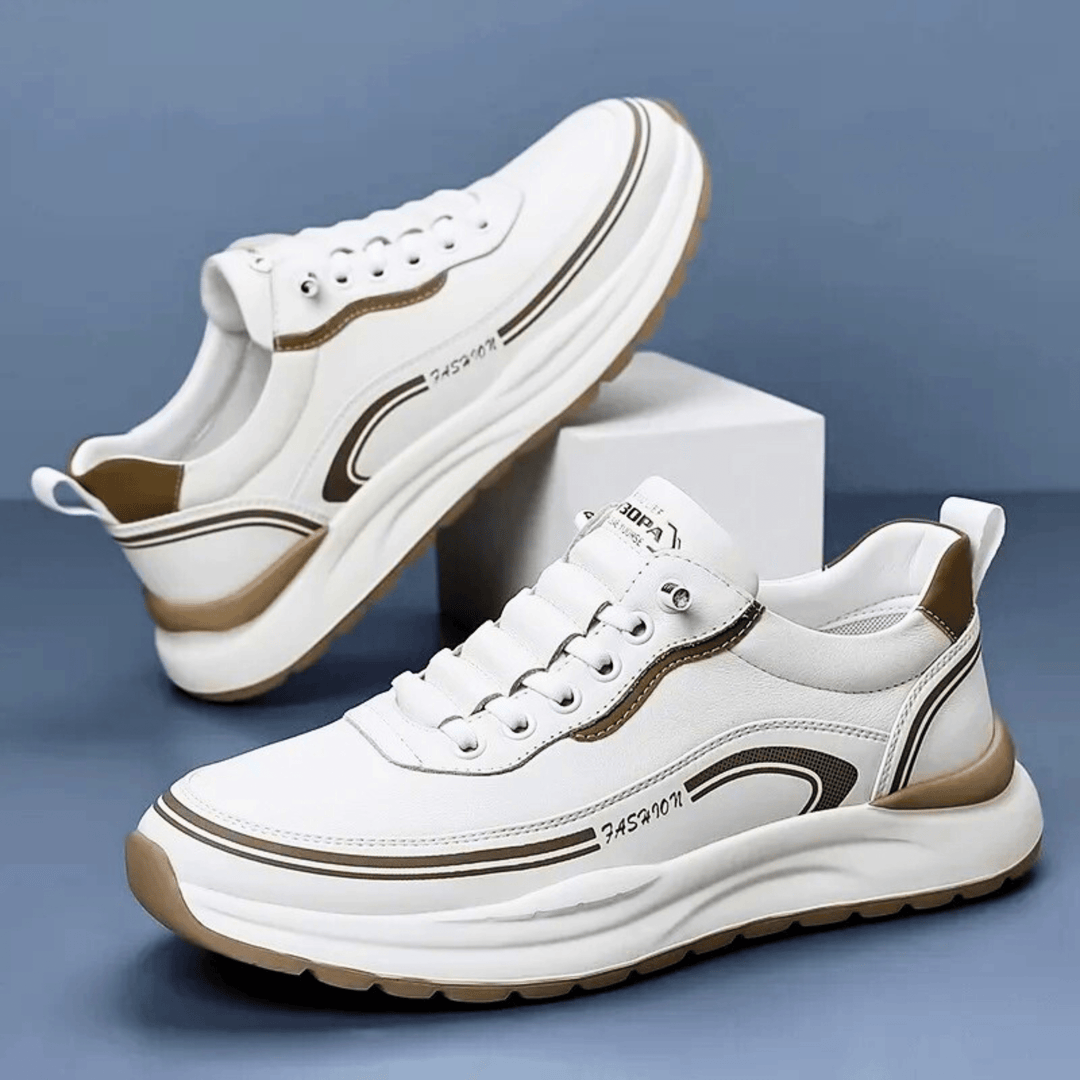 Zijaanzicht van stijlvolle heren platform sneakers met veters en gripvaste zool, perfect voor urban stijl.
