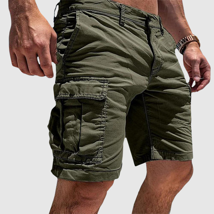 Groene heren cargo shorts met ruime zijzakken, ideaal voor zomerse avonturen en casual looks.