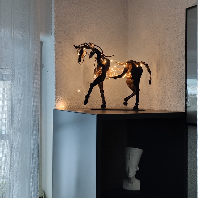 Stijlvol Adonisma decoratief paard van metaal, perfect als uniek interieur kunstwerk of cadeau.