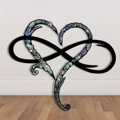 "IJzeren wanddecoratie met oneindig hart; symbolisch design, elegante uitstraling, ideaal voor elke kamer."